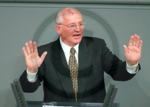 Michail Gorbatschow redet im Bundestag