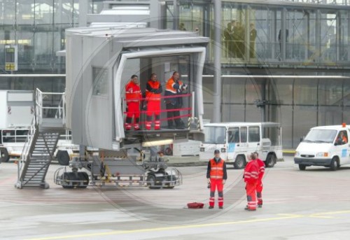 Bodenpersonal auf dem Flughafen Koeln/Bonn