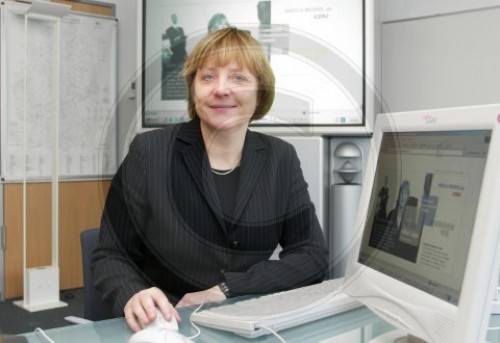 Angela Merkel am Computer