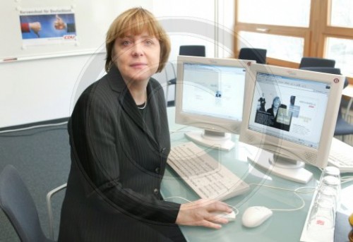 Angela Merkel am Computer