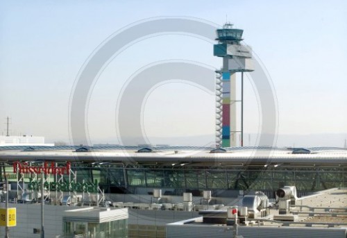 Der neue Tower des Duesseldorfer Flughafen