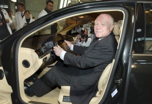 Georg Milbradt, CDU , Ministerpraesident von Sachsen , in einem VW Phaeton