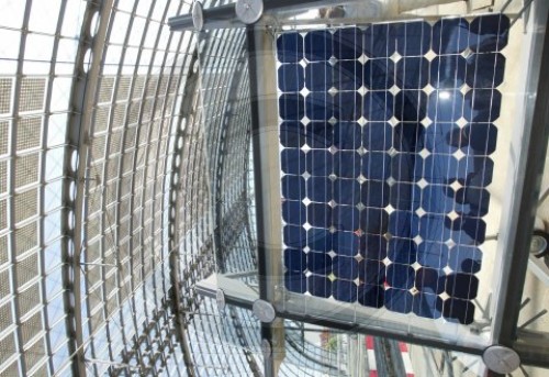 Photovoltaikanlage auf dem Glasdach des Lehrter Bahnhofs