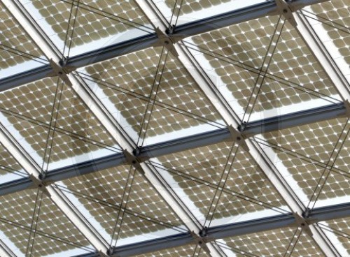 Photovoltaikanlage auf dem Glasdach des Lehrter Bahnhofs