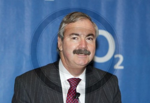 Peter Erskine , CEO mmO2 plc