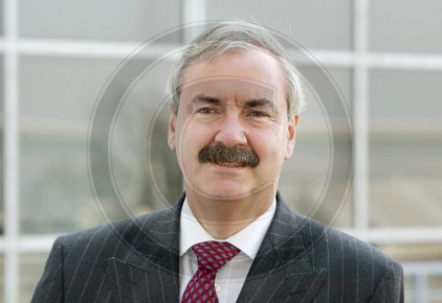 Peter Erskine , CEO mmO2 plc