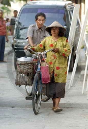 Strassenszene in Yogyakarta / Indonesien