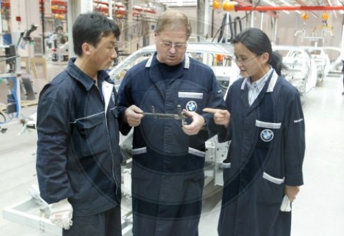 Arbeiter im BMW-Werk in China