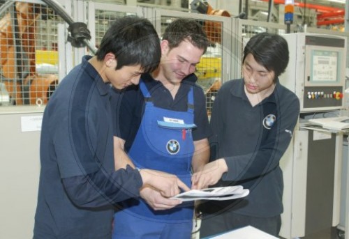 Arbeiter im BMW-Werk in China