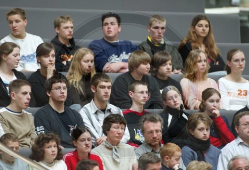 Junge Besucher im Reichstag