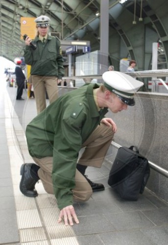 Bundesgrenzschutz am Bahnhof