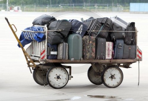 Transportwagen mit Gepaeckstuecken