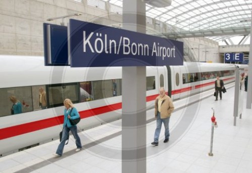 Bahnhofsschild Koeln / Bonn Flughafen