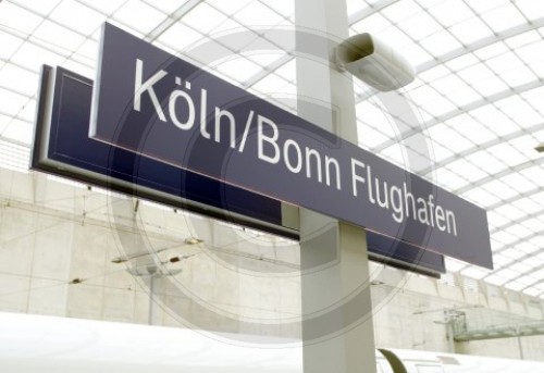 Bahnhofsschild Koeln / Bonn Flughafen