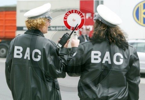 Zwei Beamtinnen des BAG, Bundesamt fuer Gueterverkehr