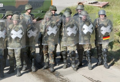 CRC - Uebung ( Crowd and Riot Control ) der Bundeswehr