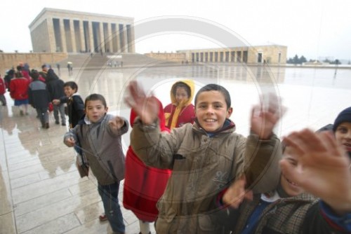 Kinder vor dem Atatuerk Mausoleum