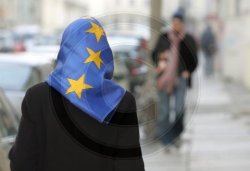 EU-Fahne als Kopftuch