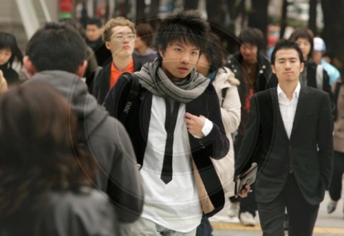 Das Stadtbild von Tokio ist durch junge Menschen gepraegt