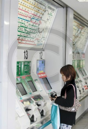 Tokio, Ticketautomat in der metro