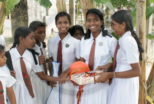 Schuelerinnen in Sri Lanka