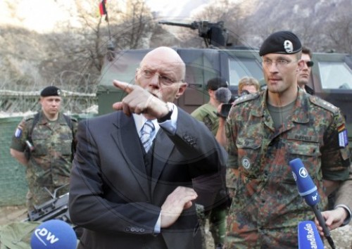 Struck besucht KFOR-Soldaten
