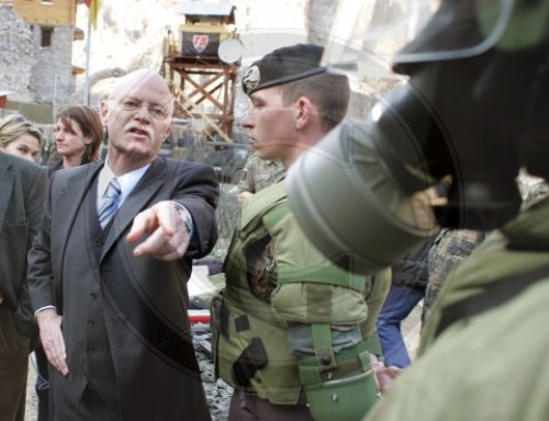 Struck besucht KFOR-Soldaten
