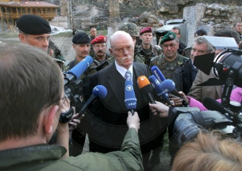 Struck besucht KFOR-Soldaten