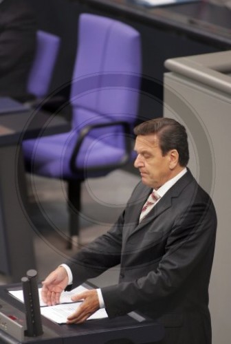 Schroeder redet im Bundestag