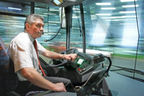 Busfahrer bei der Nachtschicht