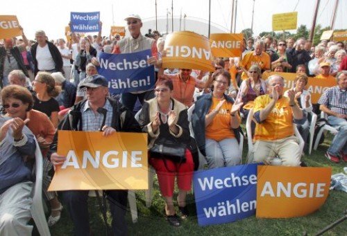 Zuschauer beim CDU Wahlkampf