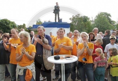 Zuschauer beim CDU Wahlkampf