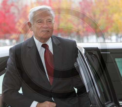 Valdas ADAMKUS
