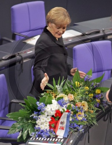 Bundeskanzlerin Merkel mit Blumen