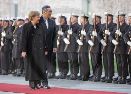 Erste militärische Ehren von Bundeskanzlerin MERKEL