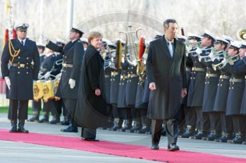 Erste militärische Ehren von Bundeskanzlerin MERKEL