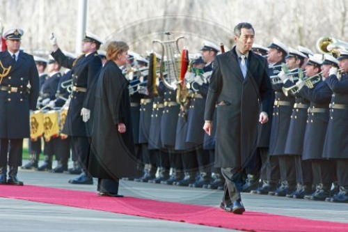 Erste militärische Ehren von Bundeskanzlerin MERKEL