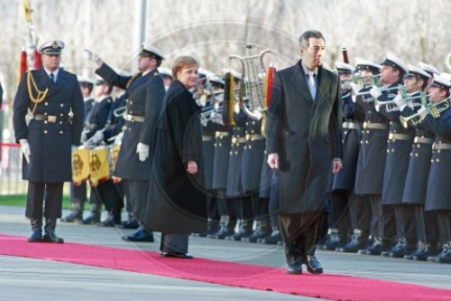 Erste militärische Ehren von Bundeskanzlerin MERKEL