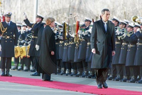 Erste militärische Ehren von Bundeskanzlerin MERKEL