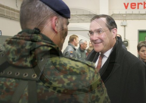 BM JUNG besucht die Luftwaffe