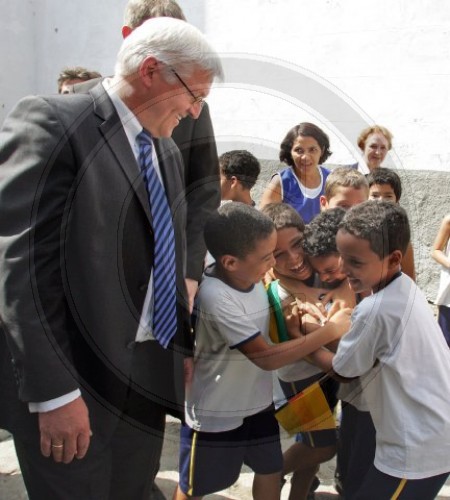 BM Steinmeier besucht in Rio de Janeiro eine Hafenschule