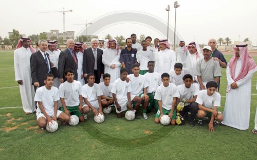 Steinmeier spielt Fussball in Saudi Arabien