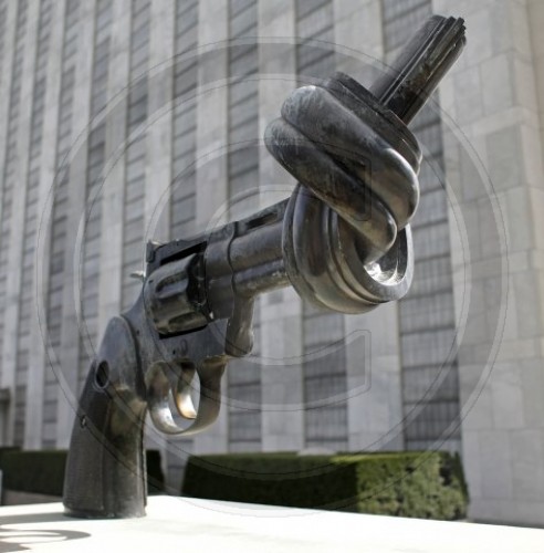 Skulptur vor den Vereinten Nationen
