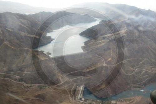 Luftaufnahme Staudamm in Nurek