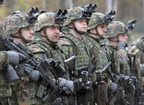 Soldaten im Gefechtsuebungszentrum des Heeres