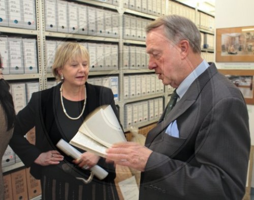 NEUMANN besucht Stasi-Archiv