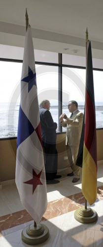 STEINMEIER - NAVARRO
