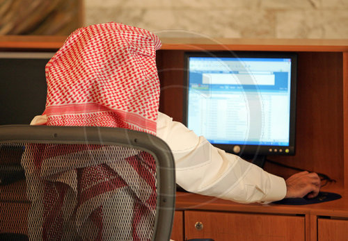 Saudi surft im Internet