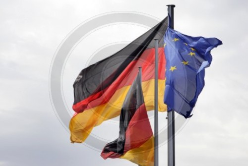 Flaggen vor dem Reichstags