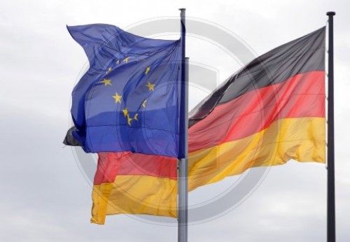 Flaggen vor dem Reichstags
